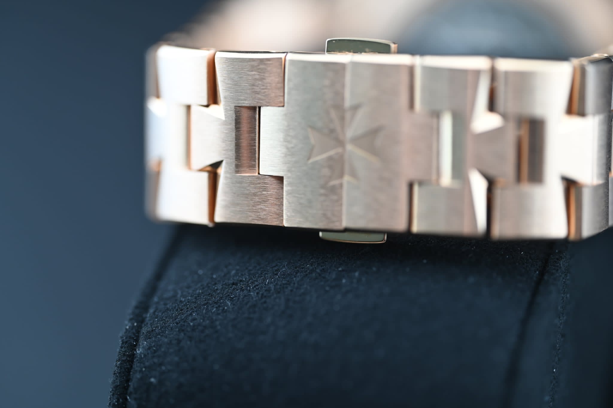 Vacheron Constantin Overseas Perpetual Calendar Ultra thin 4300V/220R-B509
