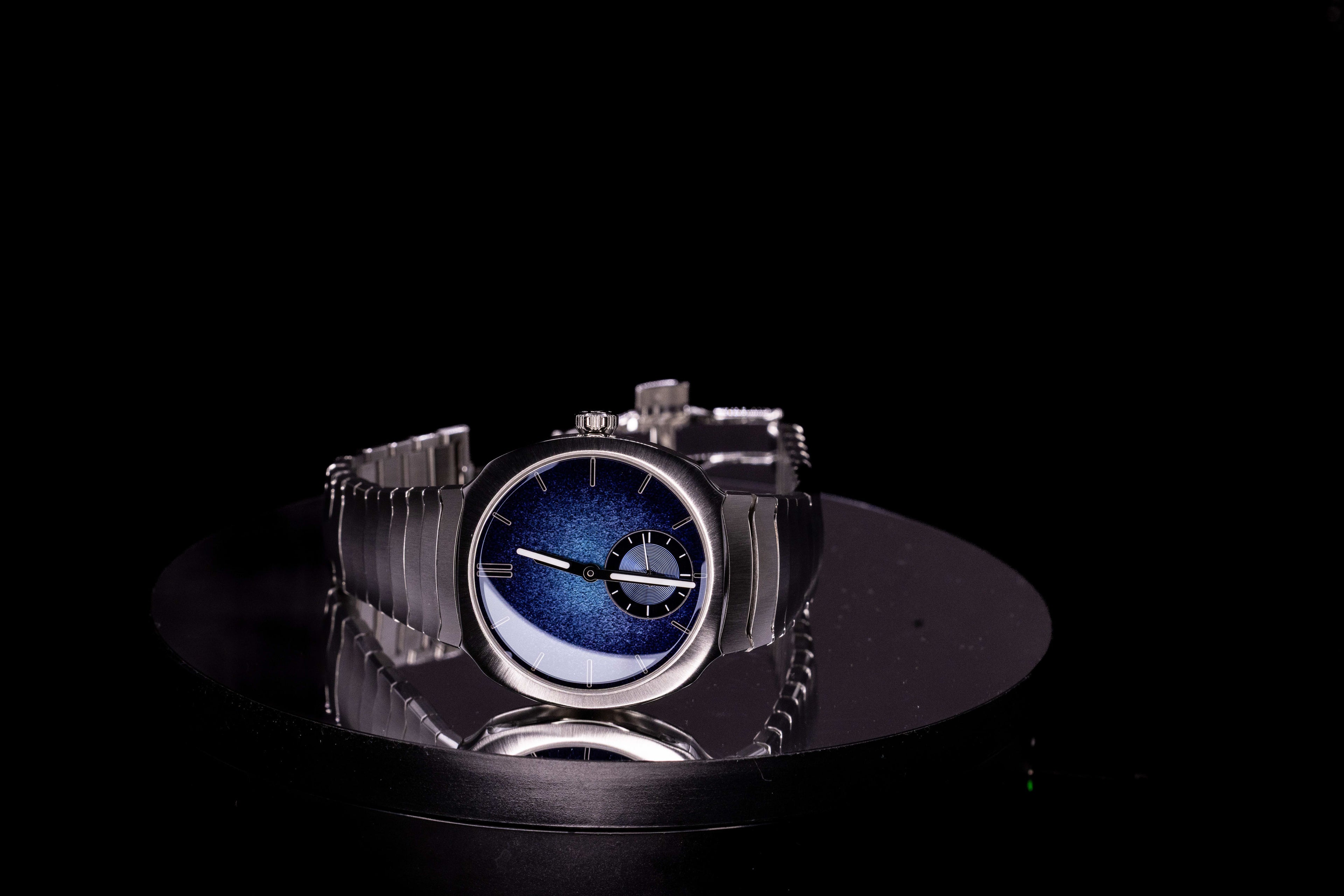 H. Moser & Cie. Streamliner Small Seconds Blue Enamel