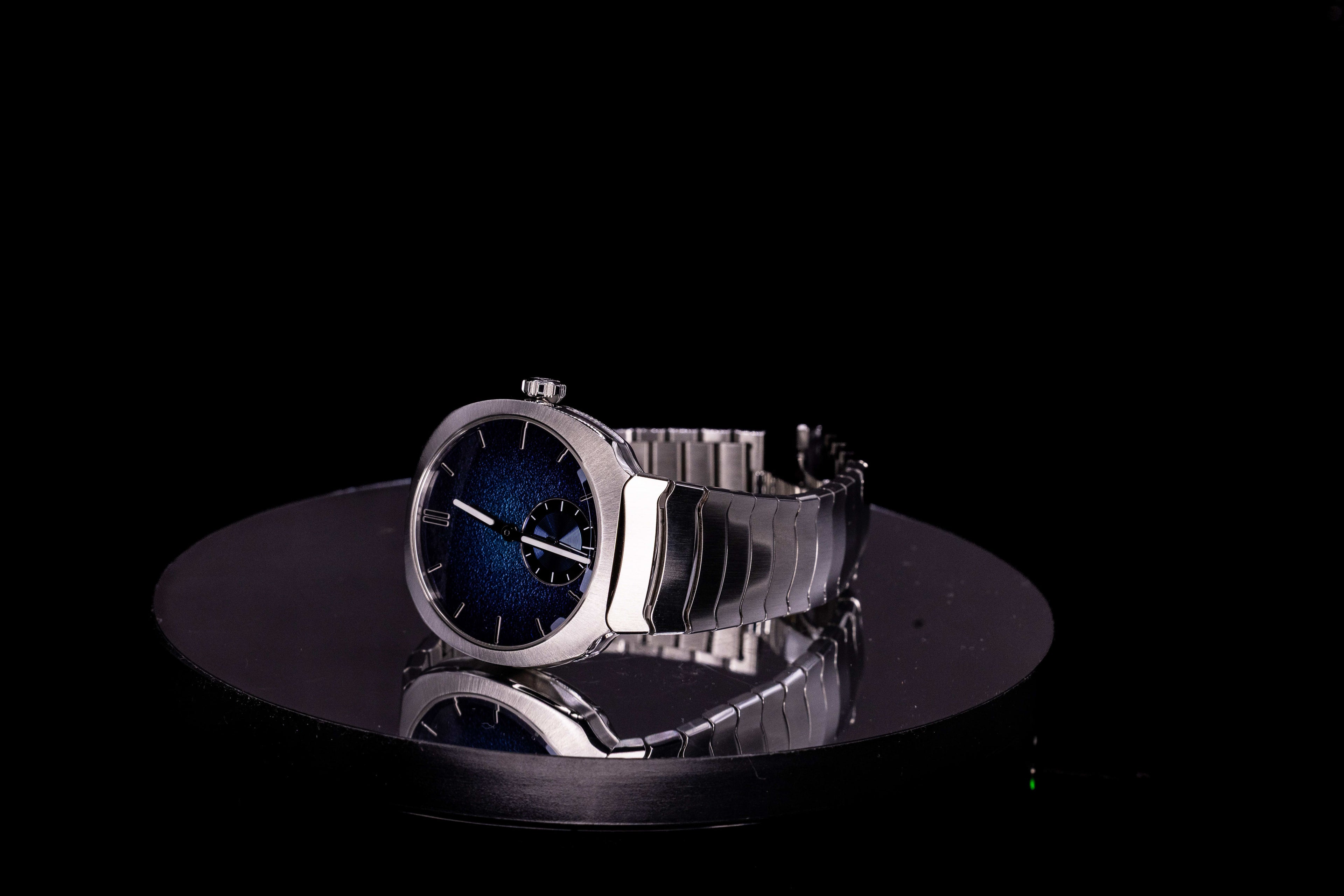 H. Moser & Cie. Streamliner Small Seconds Blue Enamel