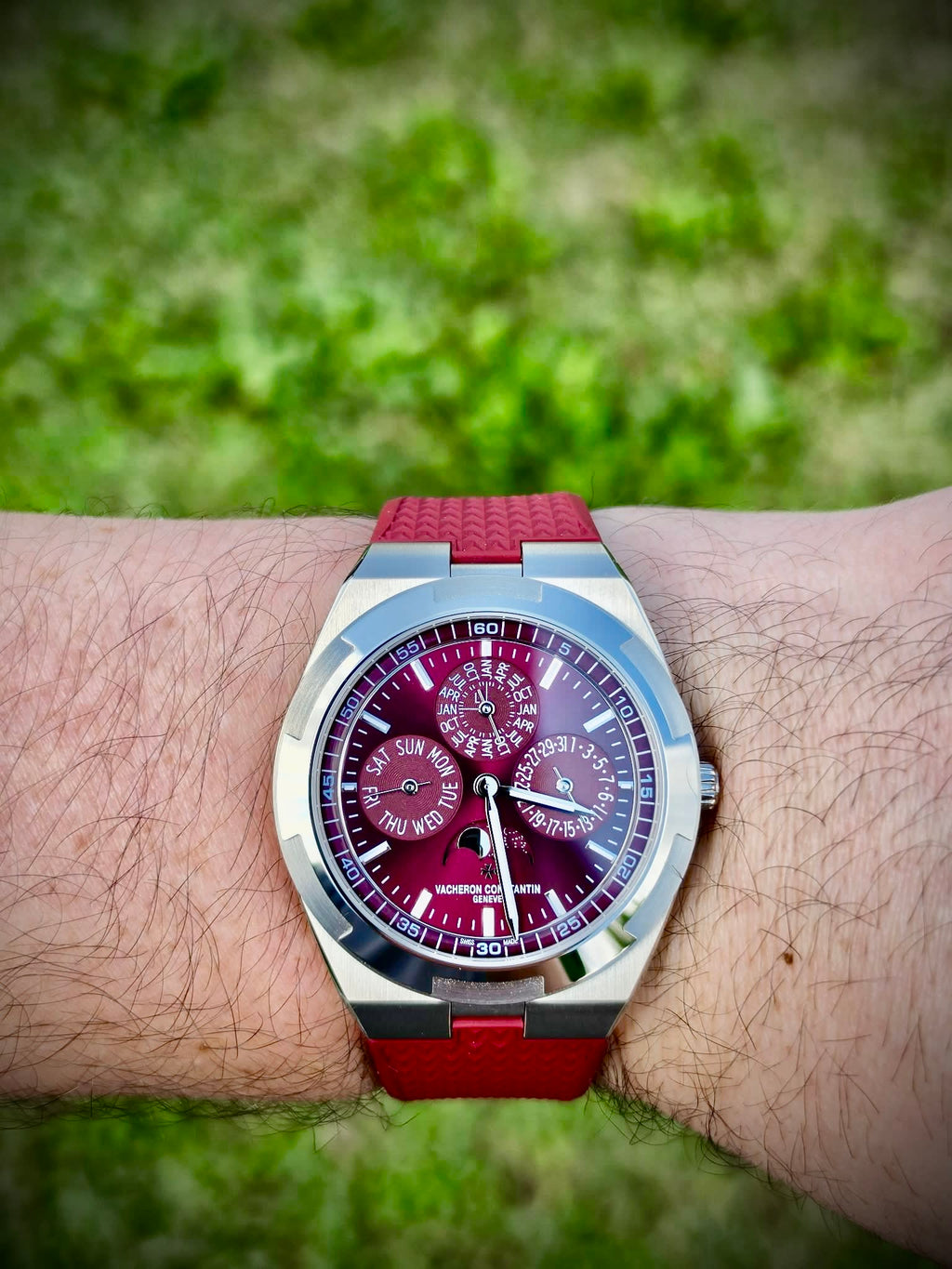 Vacheron Constantin Overseas Ultra-Thin Perpetual Calendar White Gold / Burgundy