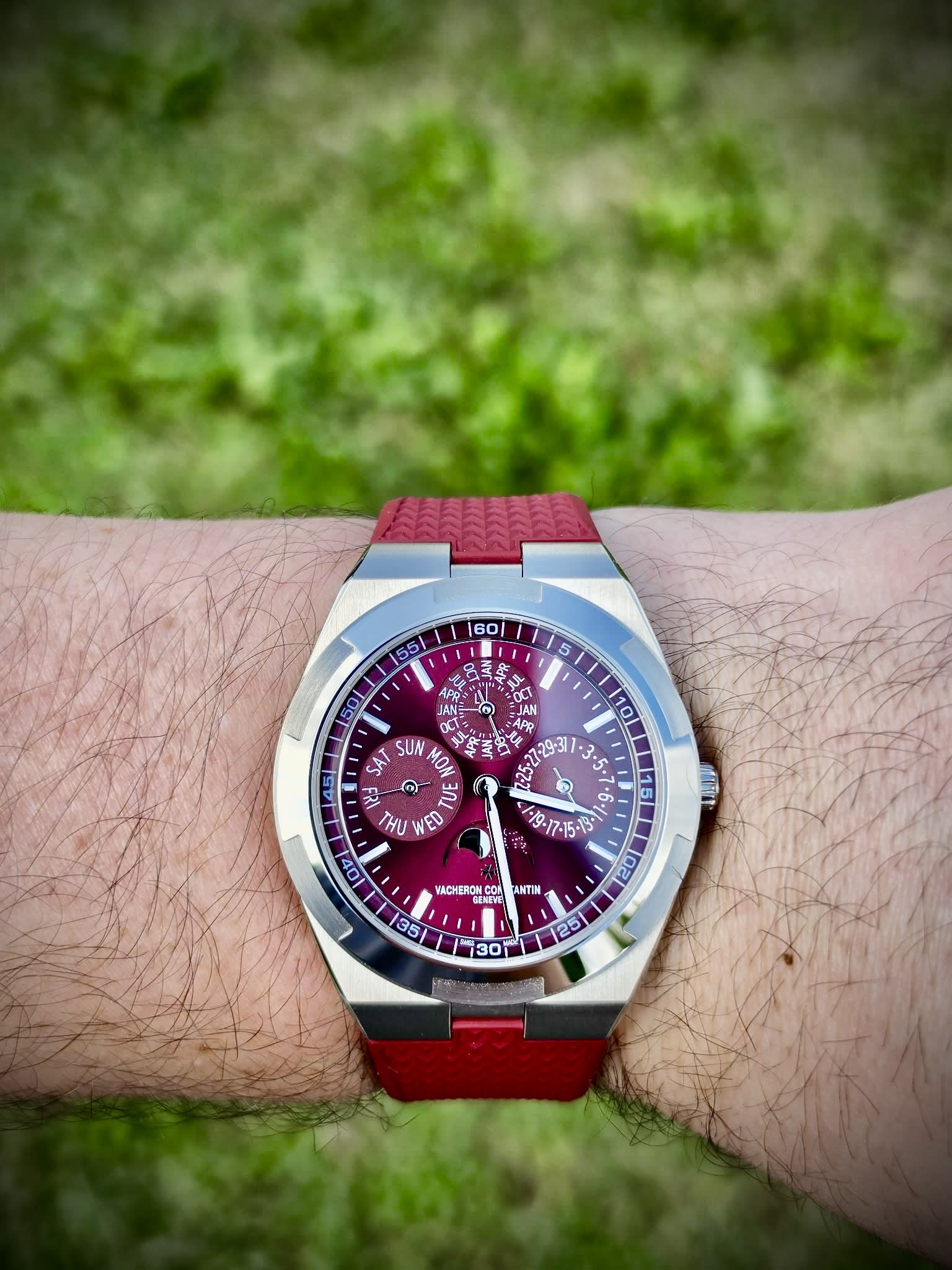 Vacheron Constantin Overseas Ultra-Thin Perpetual Calendar White Gold / Burgundy
