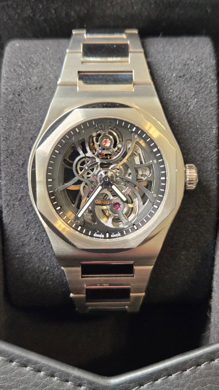 Girard Perregaux Laureato Skeleton 42mm (White Gold, LE 100) 81015-53-3240-1GM