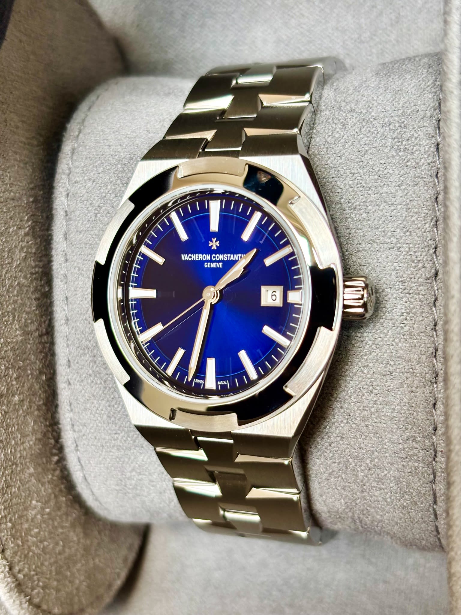 Vacheron Constantin Overseas Automatic 35 Stainless Steel / Blue / Bracelet