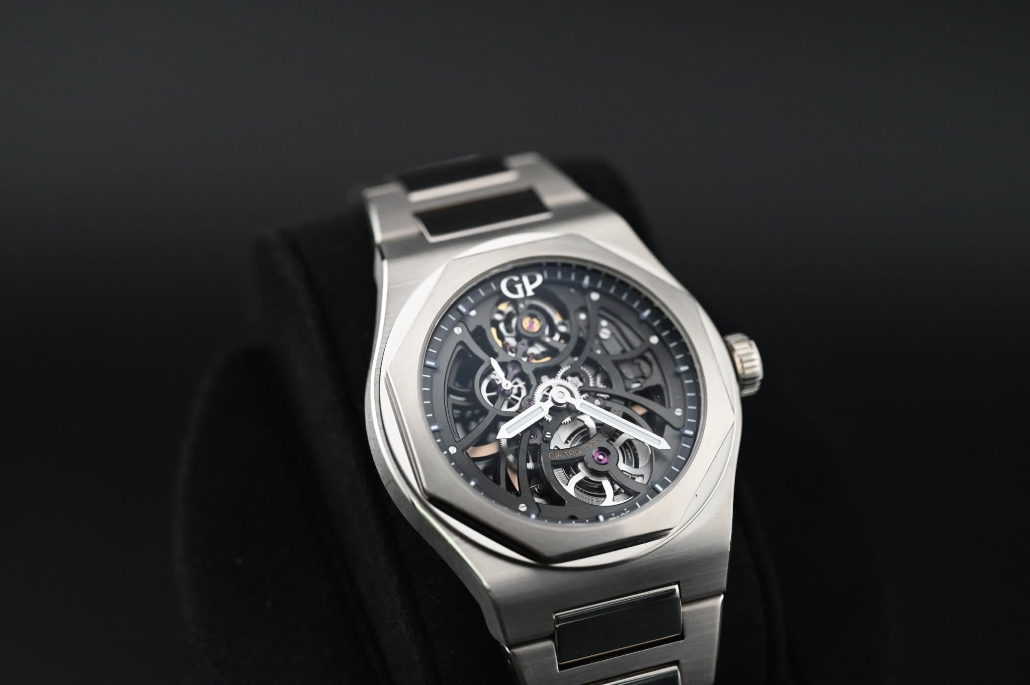 Girard Perregaux Laureato Skeleton 42mm (White Gold, LE 100) 81015-53-3240-1GM