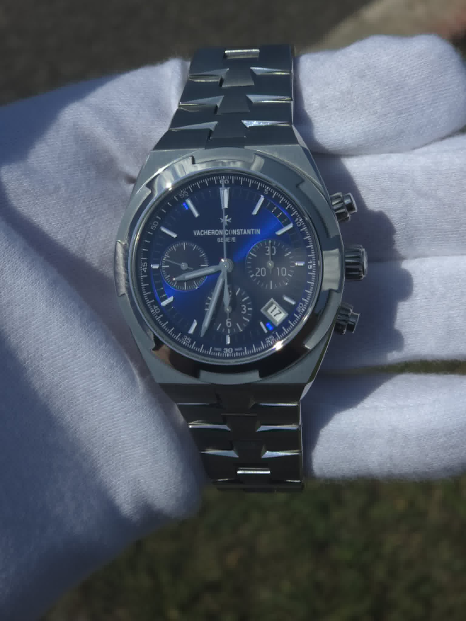 Vacheron Constantin Overseas Chronograph Stainless Steel / Blue 5520V/210A-B148