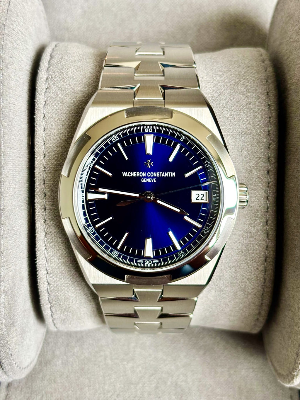 Vacheron Constantin Overseas Date Stainless Steel / Blue