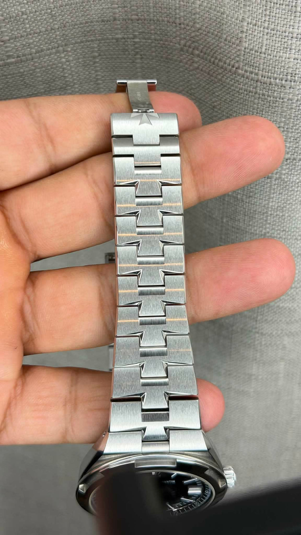 Vacheron Constantin Overseas Date Stainless Steel / Black 4520V/210A-B483