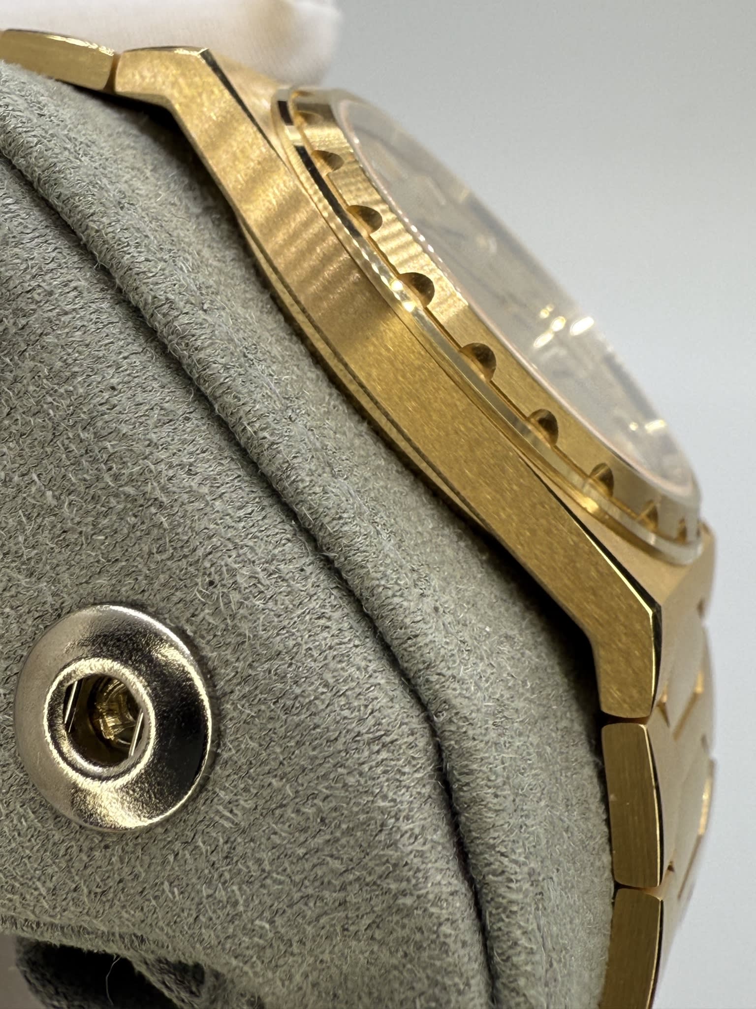 Vacheron Constantin Historiques 222 Yellow Gold / Champagne 4200H/222J-B935