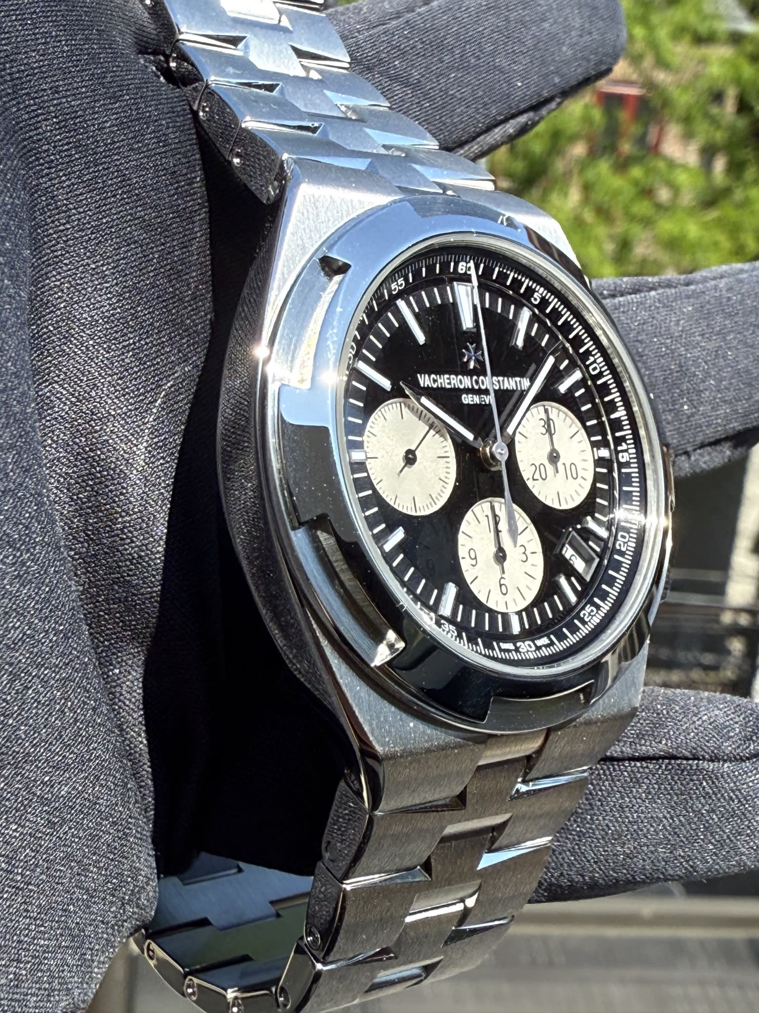 Vacheron Constantin Overseas Chronograph Stainless Steel / Black 5520V/210A-B481