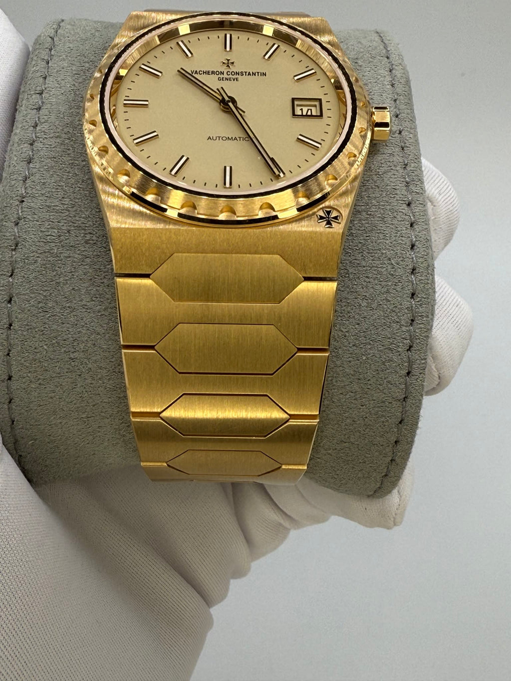 Vacheron Constantin Historiques 222 Yellow Gold / Champagne 4200H/222J-B935