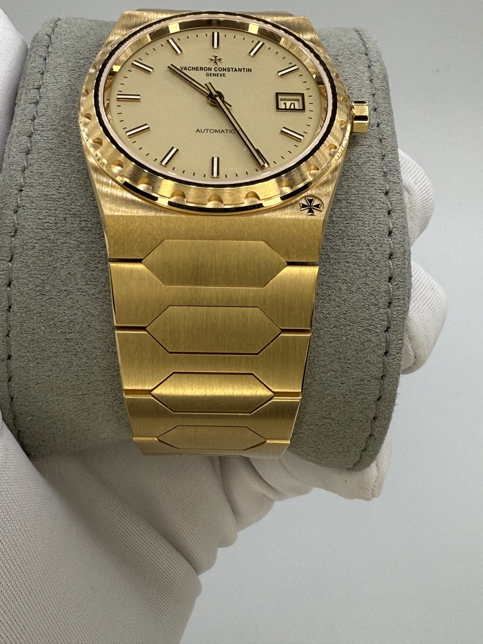 Vacheron Constantin Historiques 222 Yellow Gold / Champagne 4200H/222J-B935