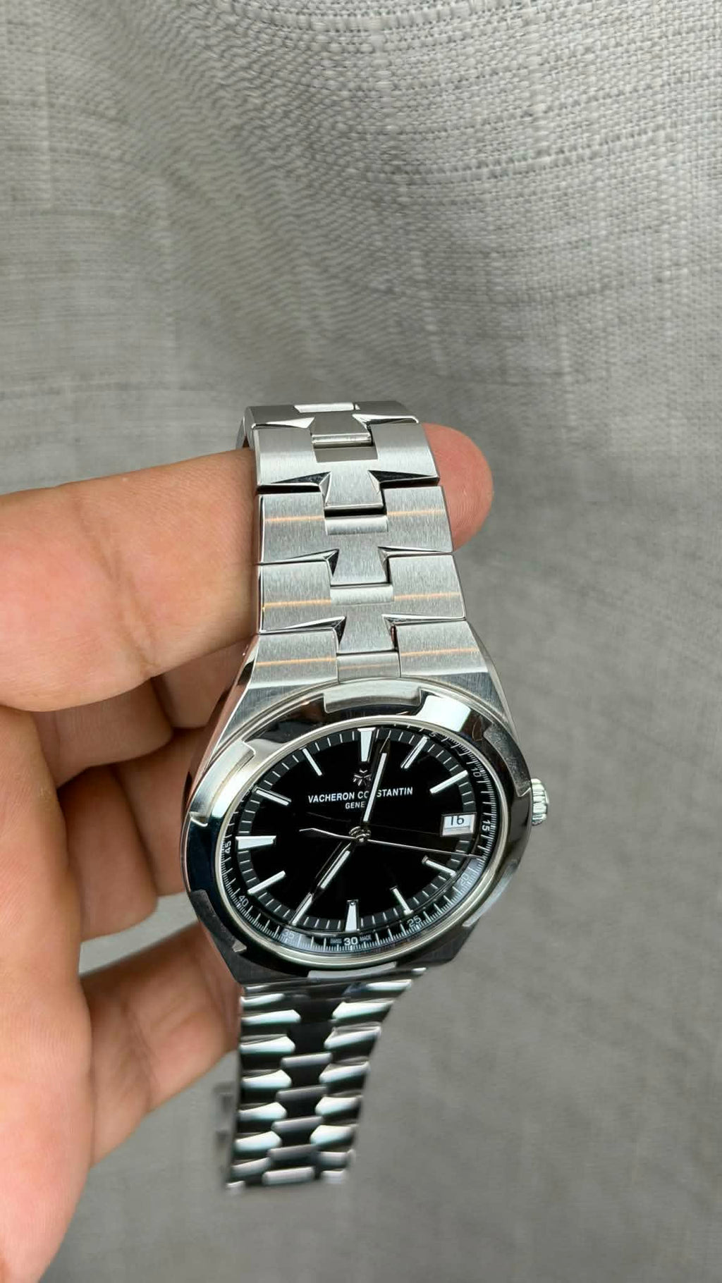 Vacheron Constantin Overseas Date Stainless Steel / Black 4520V/210A-B483
