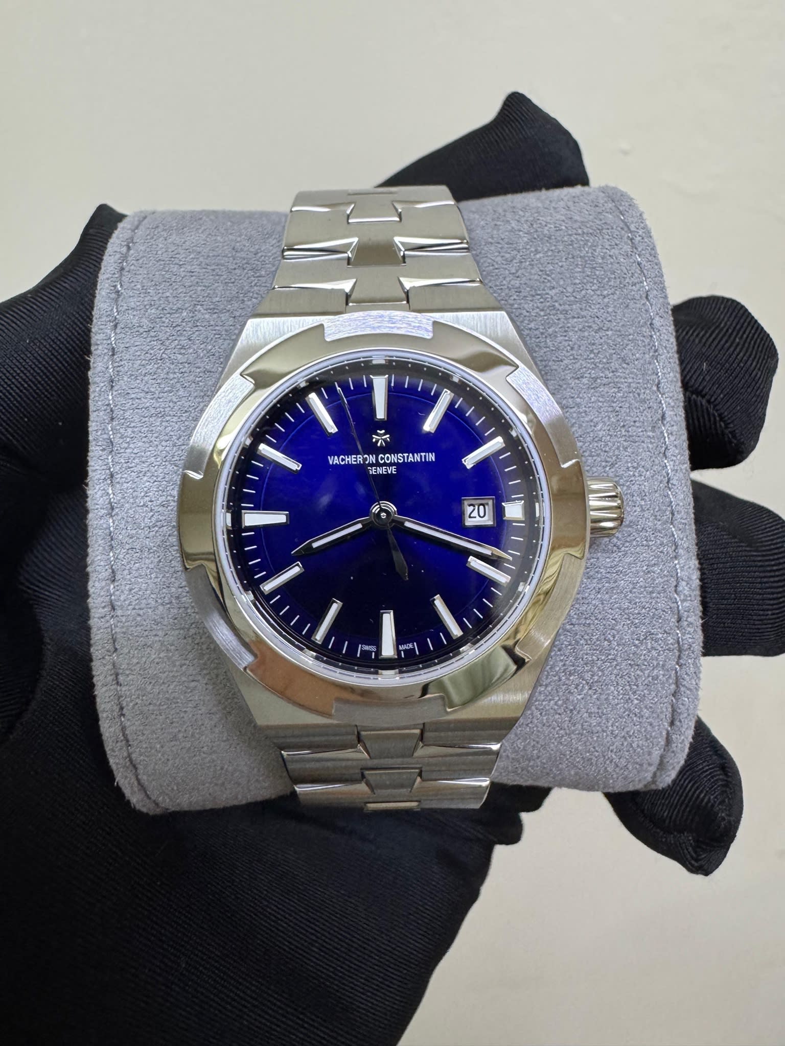 Vacheron Constantin Overseas Automatic 35 Stainless Steel / Blue / Bracelet 4600V/200A-B980
