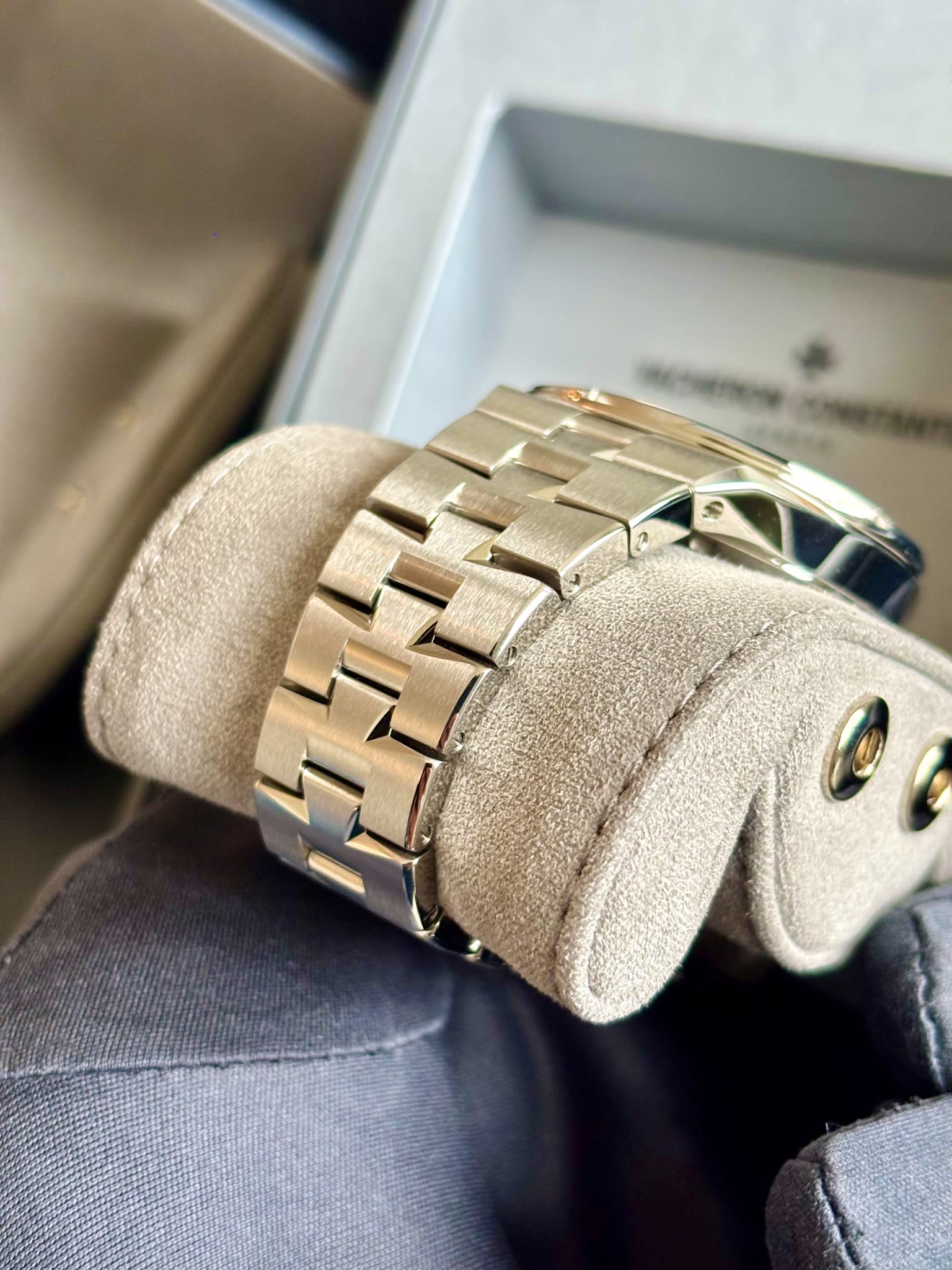 Vacheron Constantin Overseas Date Stainless Steel / Blue