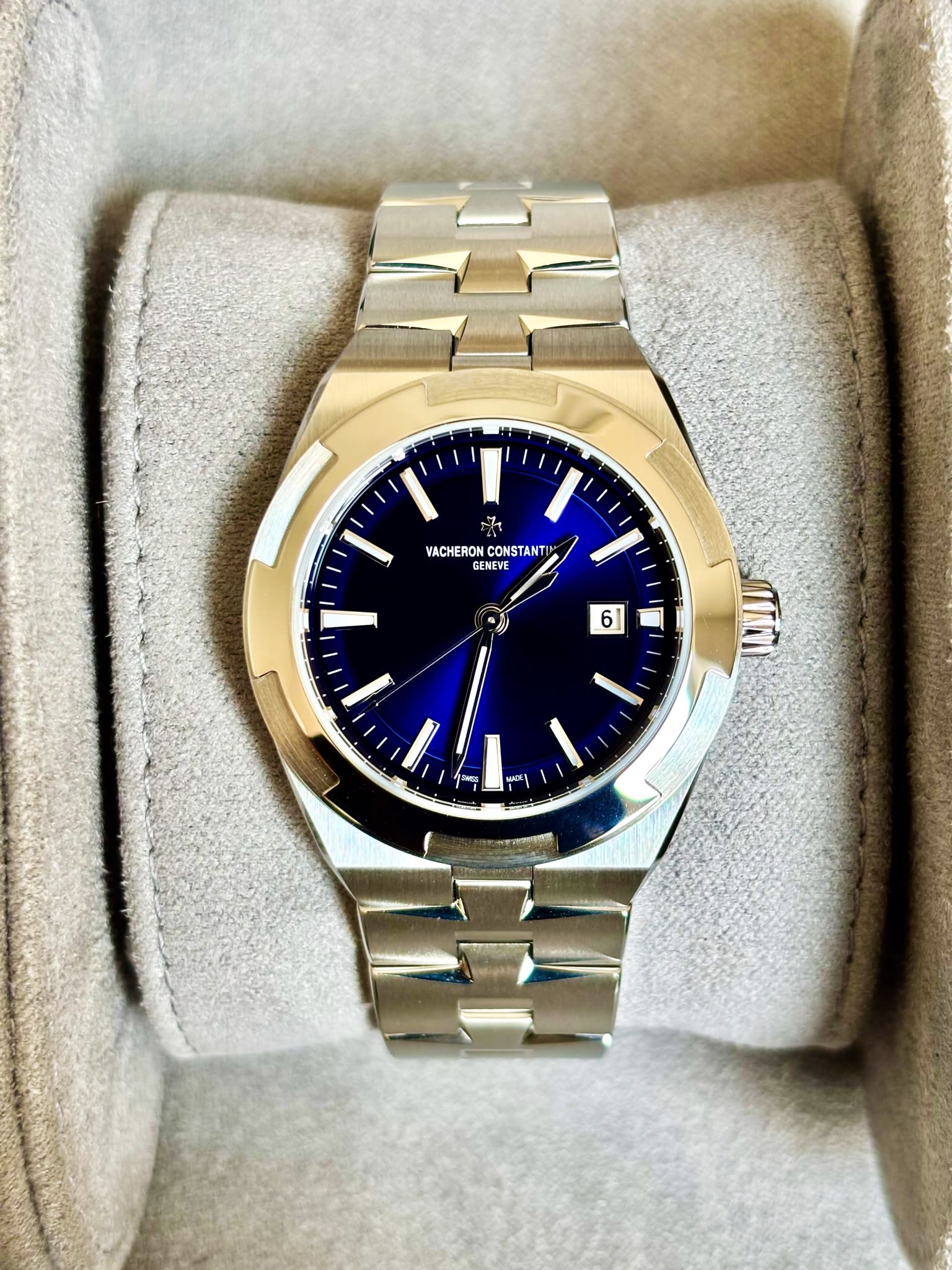 Vacheron Constantin Overseas Automatic 35 Stainless Steel / Blue / Bracelet