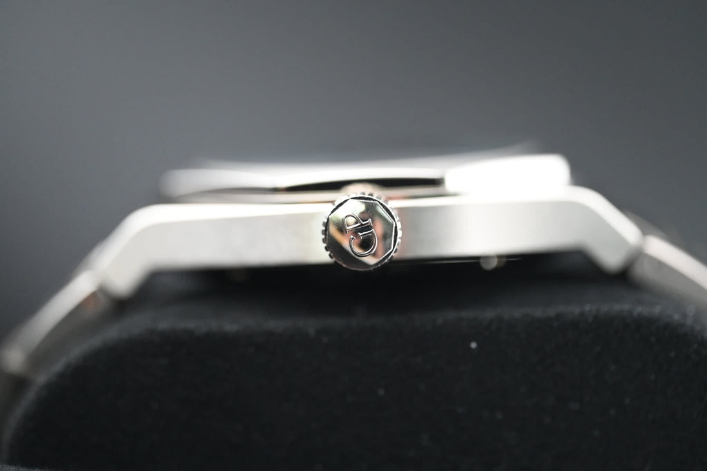 Girard Perregaux Laureato Skeleton 42mm (White Gold, LE 100) 81015-53-3240-1GM