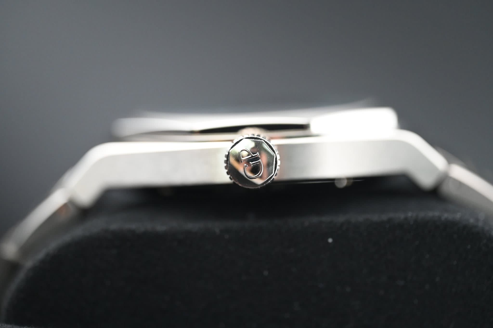 Girard Perregaux Laureato Skeleton 42mm (White Gold, LE 100) 81015-53-3240-1GM