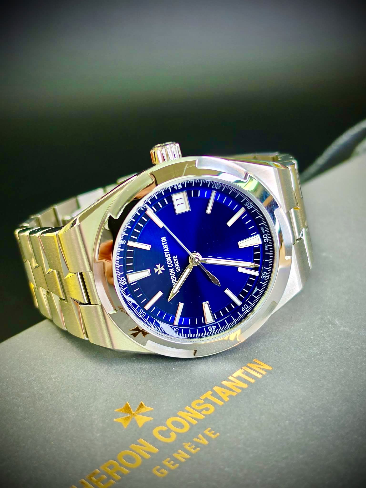 Vacheron Constantin Overseas Date Stainless Steel / Blue