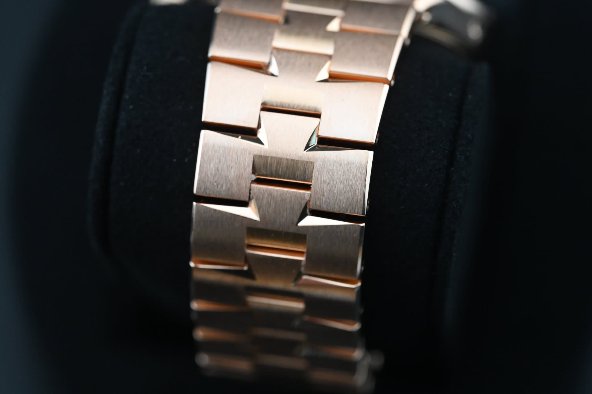 Vacheron Constantin Overseas Ultra-Thin Perpetual Calendar Pink Gold / Skeleton / Bracelet 4300V/220R-B642