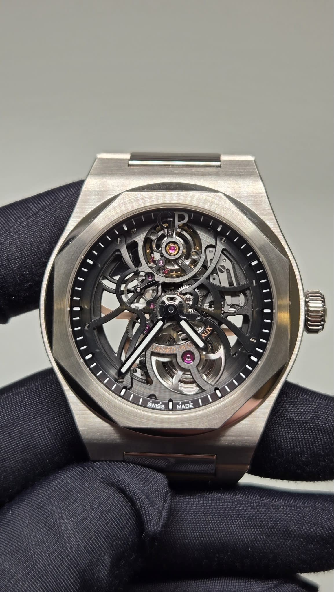 Girard Perregaux Laureato Skeleton 42mm (White Gold, LE 100) 81015-53-3240-1GM