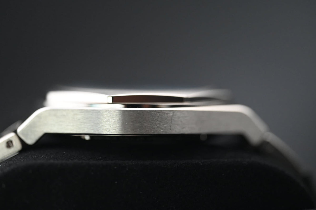 Girard Perregaux Laureato Skeleton 42mm (White Gold, LE 100) 81015-53-3240-1GM