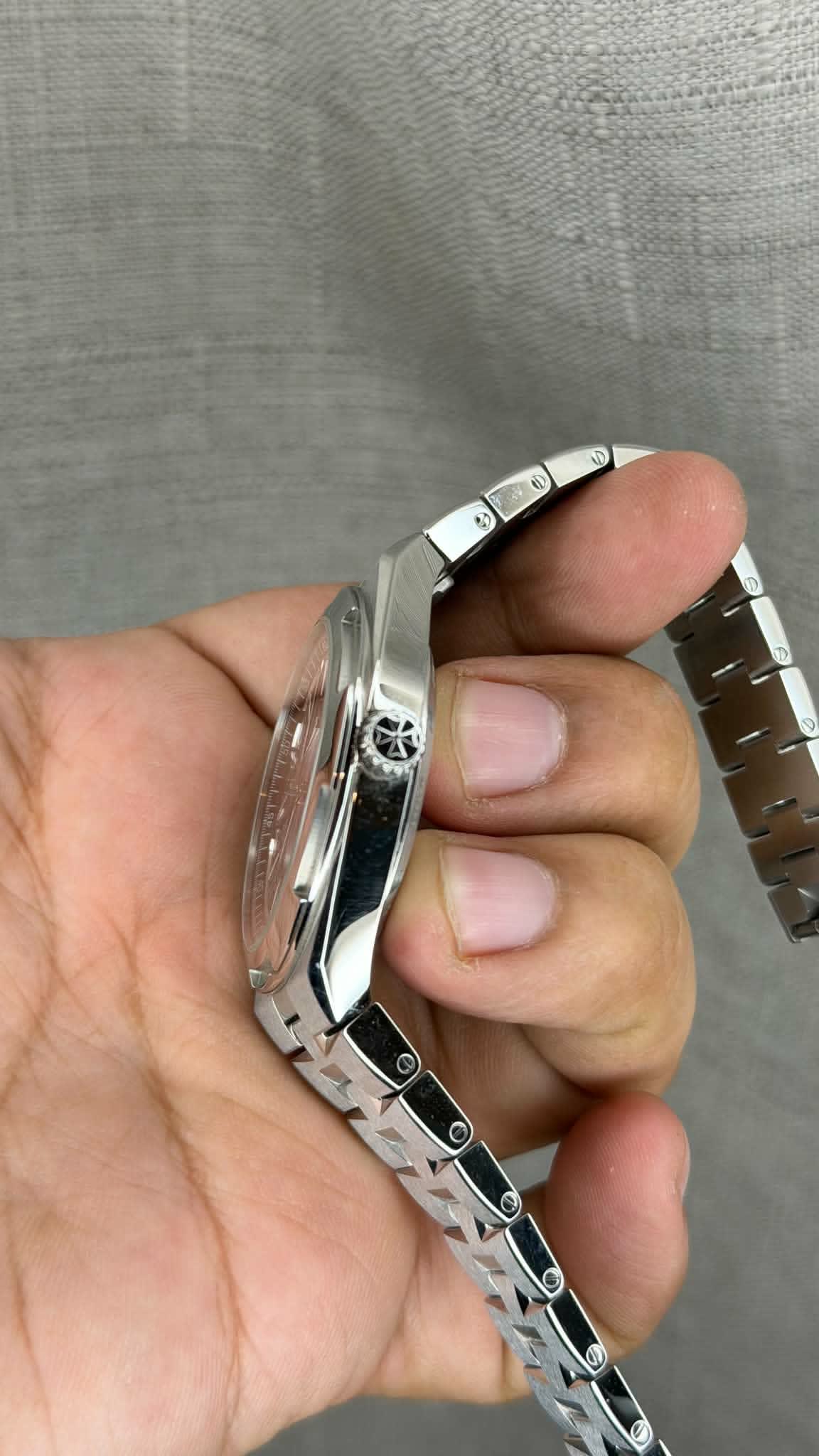Vacheron Constantin Overseas Date Stainless Steel / Black 4520V/210A-B483