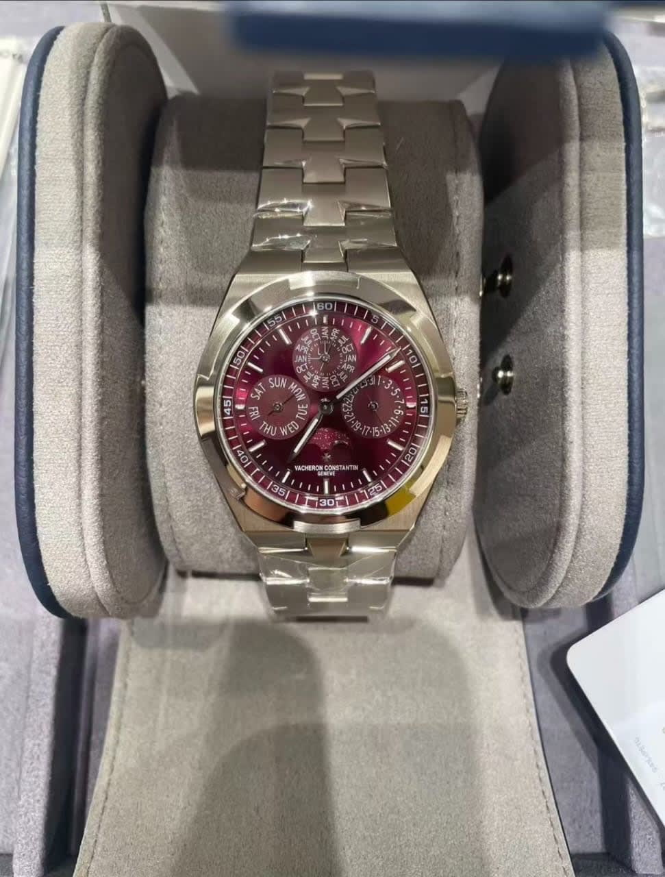 Vacheron Constantin Overseas Ultra-Thin Perpetual Calendar White Gold / Burgundy 4300V/220G-H151