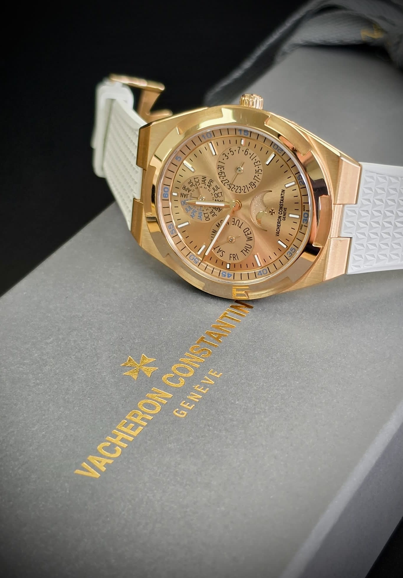 Vacheron Constantin Overseas Ultra-Thin Perpetual Calendar Pink Gold / Pink Gold