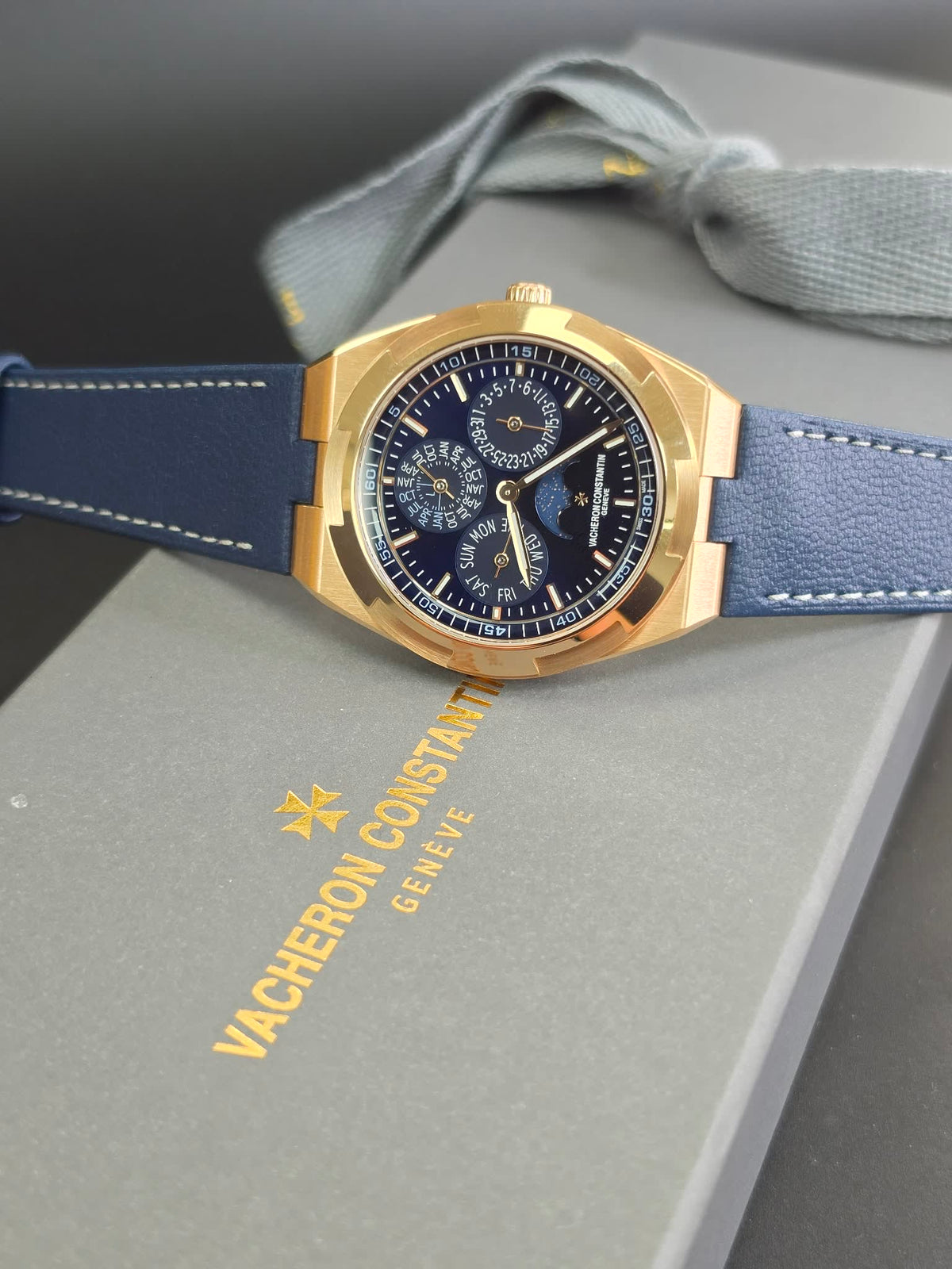 Vacheron Constantin Overseas Perpetual Calendar Ultra thin