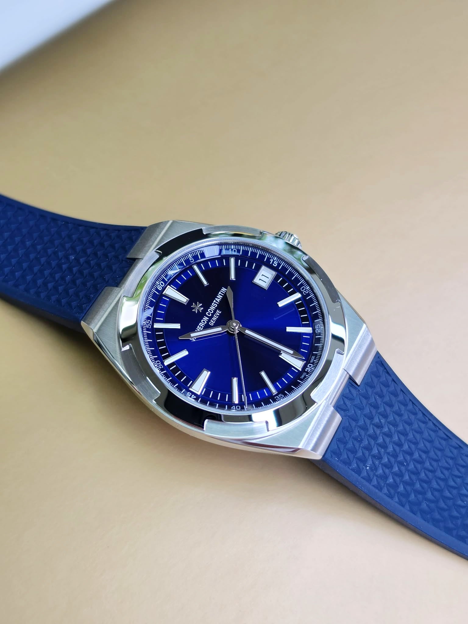 Vacheron Constantin Overseas Date Stainless Steel / Blue