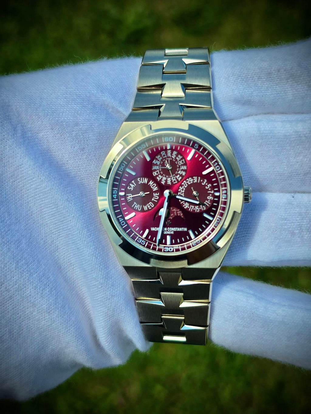 Vacheron Constantin Overseas Ultra-Thin Perpetual Calendar White Gold / Burgundy