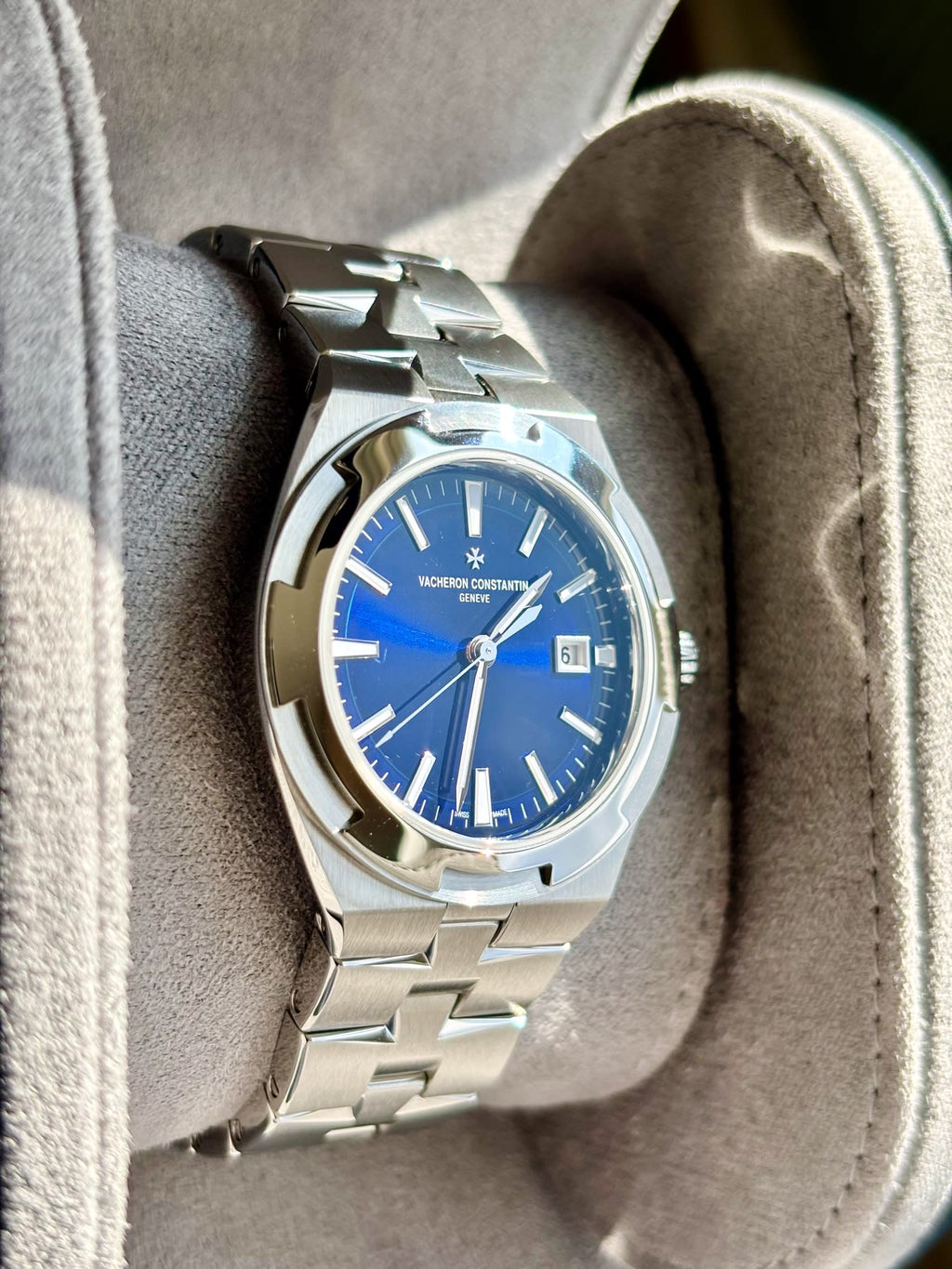 Vacheron Constantin Overseas Automatic 35 Stainless Steel / Blue / Bracelet