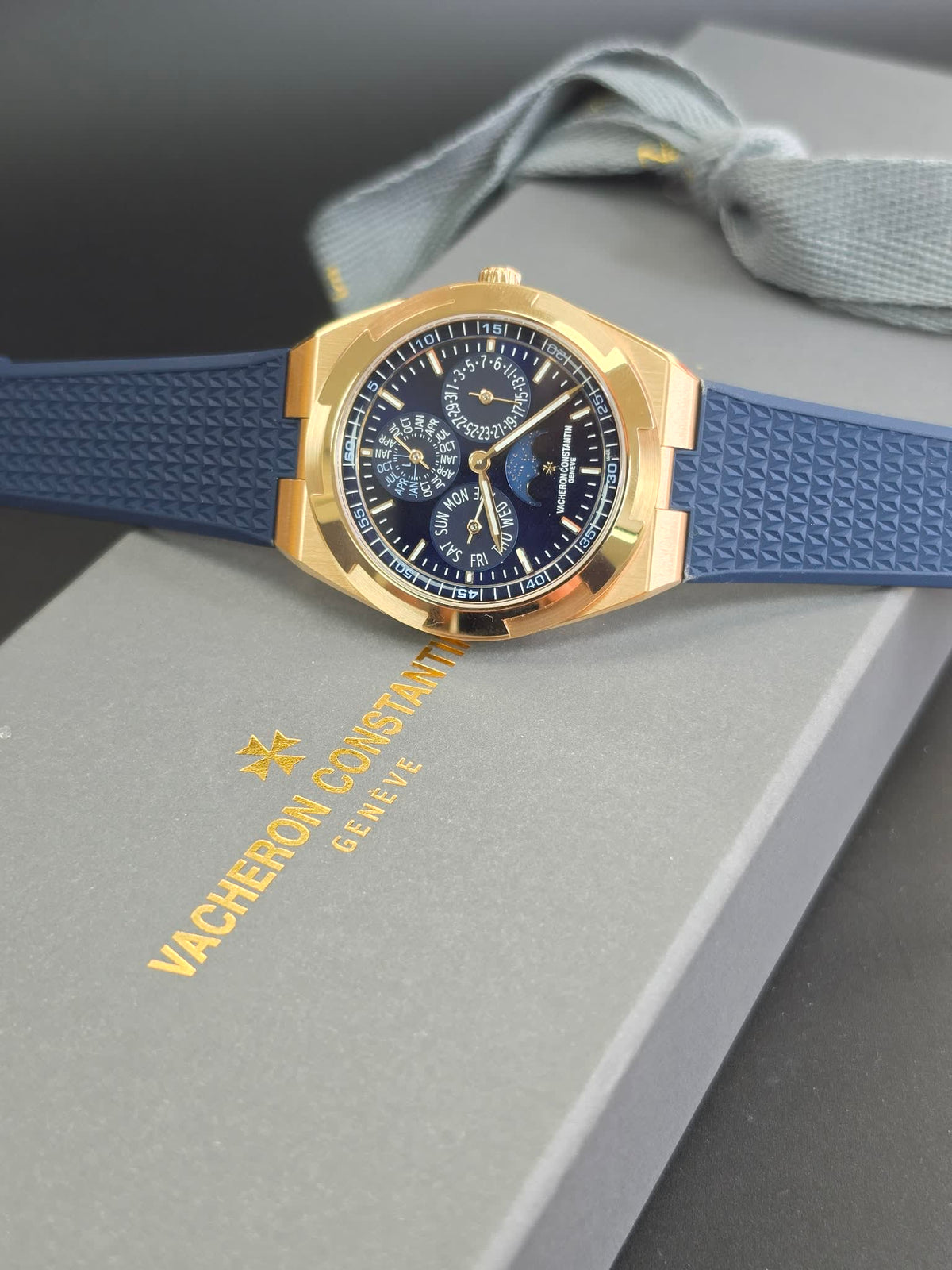 Vacheron Constantin Overseas Perpetual Calendar Ultra thin