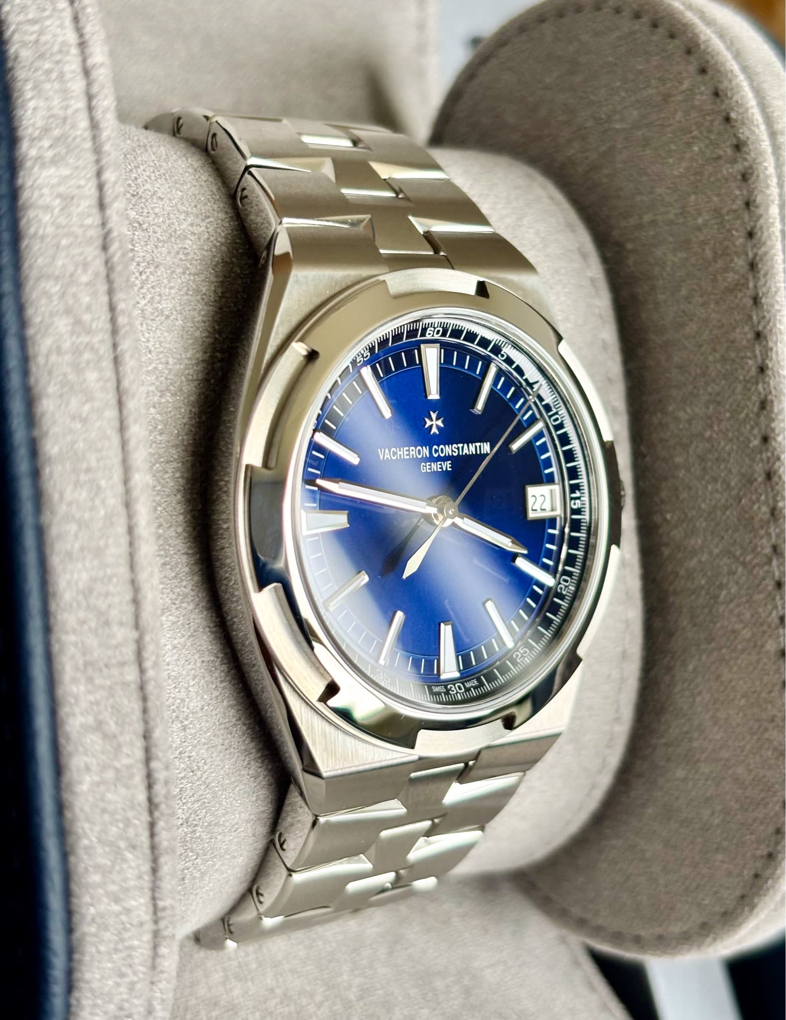 Vacheron Constantin Overseas Date Stainless Steel / Blue