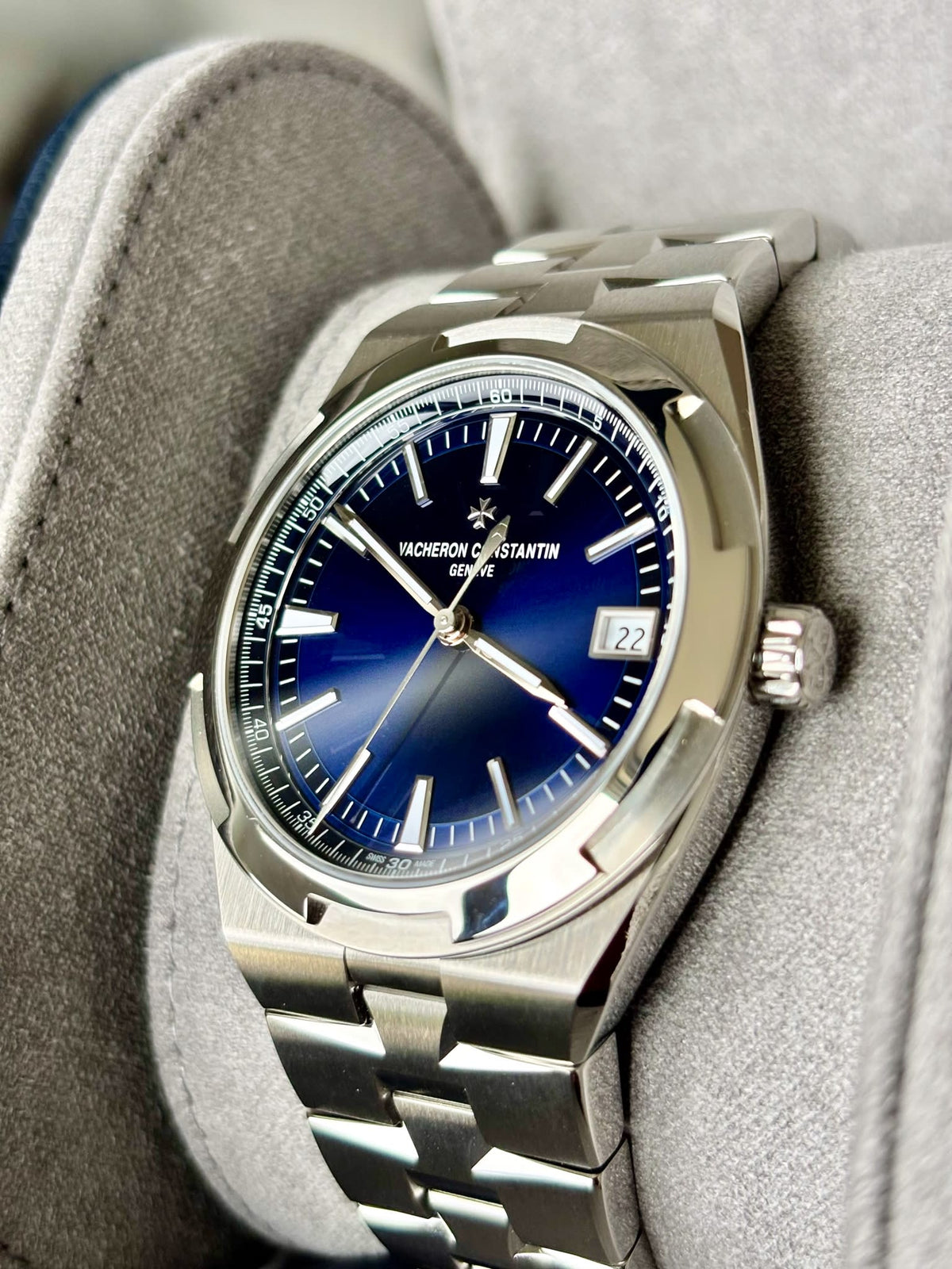 Vacheron Constantin Overseas Date Stainless Steel / Blue