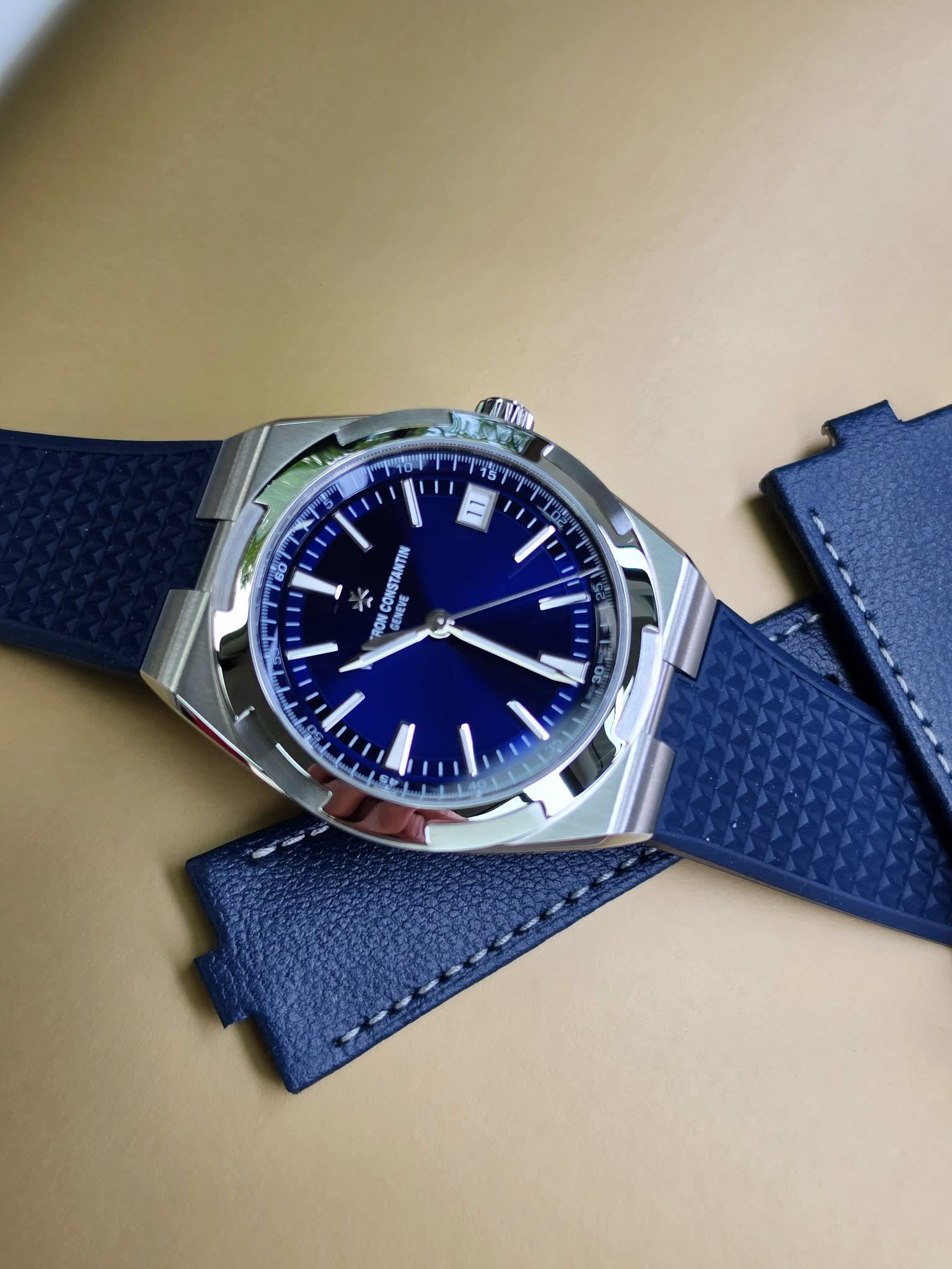 Vacheron Constantin Overseas Date Stainless Steel / Blue